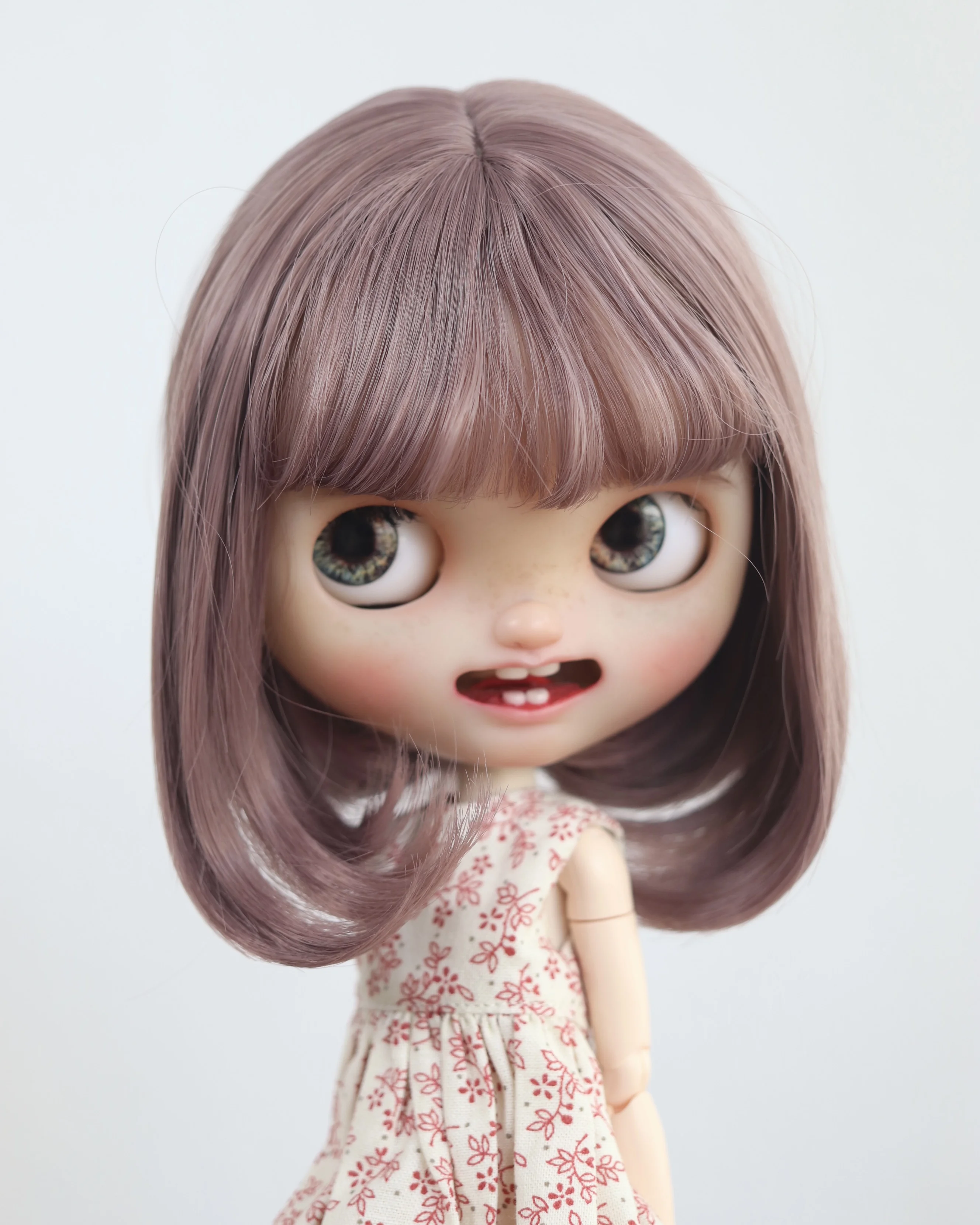 Blythes small cloth wig short pear flower heads shoulder length hair high temperature silk daily false hair
Blythes small cloth wig short pear flower heads shoulder length hair high temperature silk daily false hair