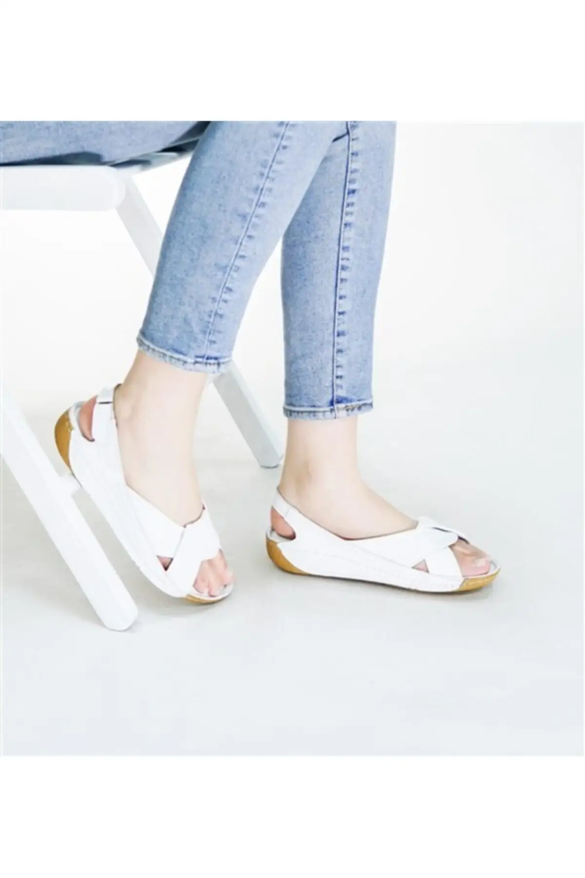 Белые женские сандалии из натуральной кожи
Белые женские сандалии из натуральной кожи