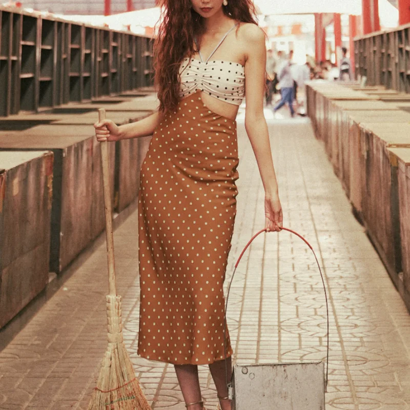 Женское винтажное платье-миди в горошек, длинное облегающее платье без рукавов, с лямкой на шее
Женское винтажное платье-миди в горошек, длинное облегающее платье без рукавов, с лямкой на шее