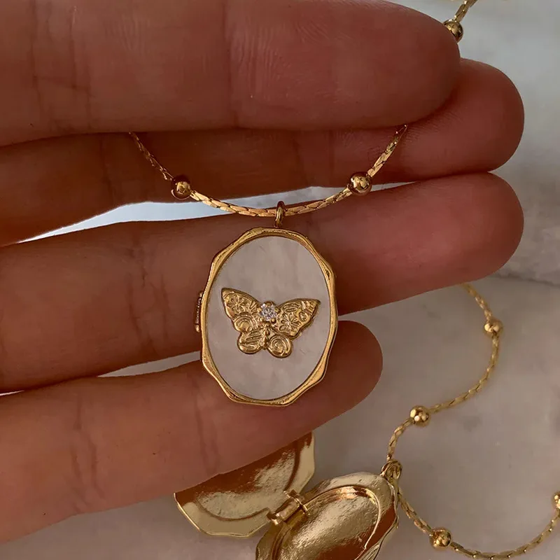 Butterfly Shell Album Photo Frame Necklace Retro Hot Sale New Arrival Openable Necklace
Butterfly Shell Album Photo Frame Necklace Retro Hot Sale New Arrival Openable Necklace