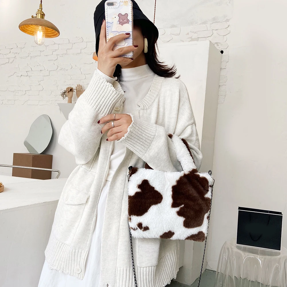 Female Plush Chain Handbag Fluffy Messenger Pouch Winter Fashion Shoulder Bag Fashion Exquisite Shopping Bag
Female Plush Chain Handbag Fluffy Messenger Pouch Winter Fashion Shoulder Bag Fashion Exquisite Shopping Bag
