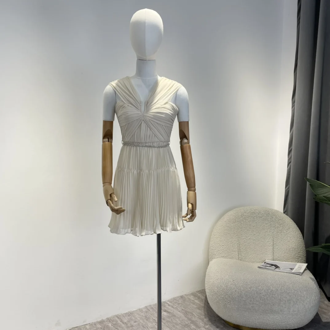 2023 Summer New Arrival Unique Designer Diamonds Belt Pleat Sleeveless Beige Top Quality Sweet Mini Chiffon Dresses
2023 Summer New Arrival Unique Designer Diamonds Belt Pleat Sleeveless Beige Top Quality Sweet Mini Chiffon Dresses