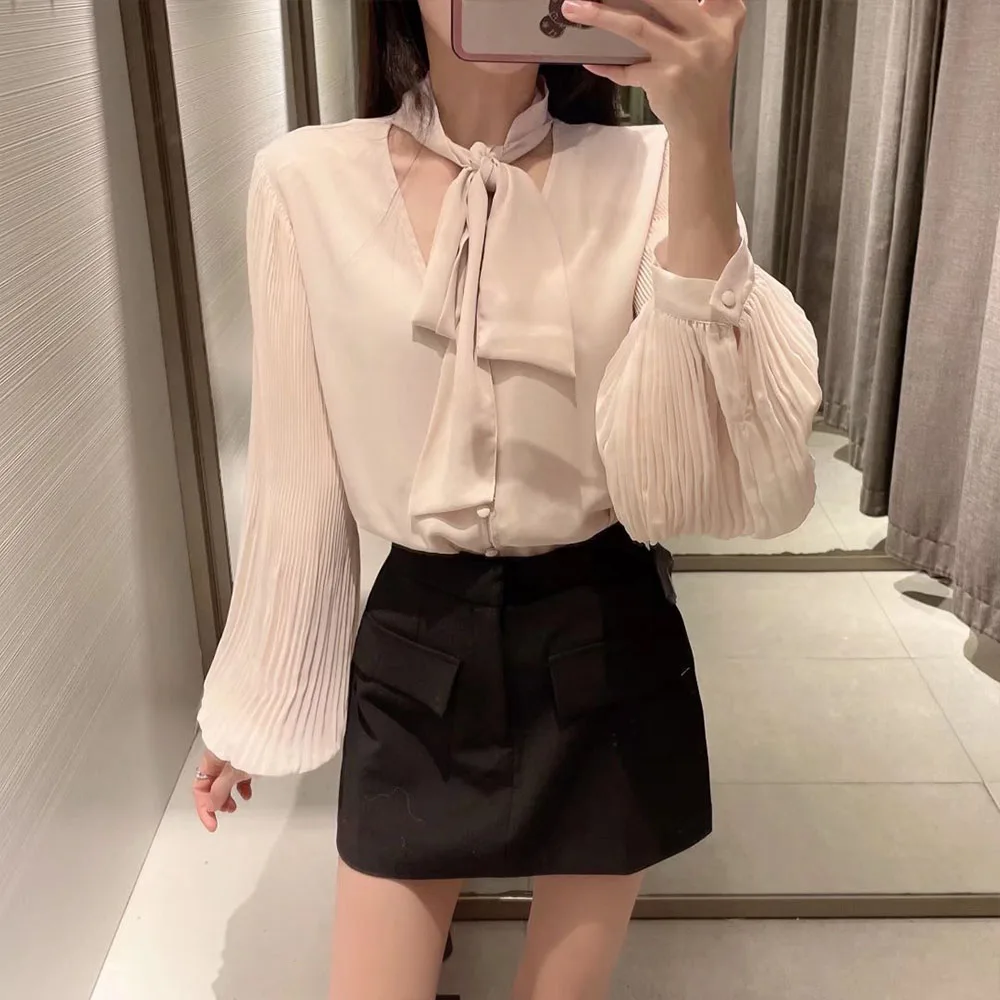 DiYiG WOMAN 2022 Fashion Small Pleated Butterfly Shirt Vintage V Neck Long Sleeve Single Breasted Chic Top Mujer
DiYiG WOMAN 2022 Fashion Small Pleated Butterfly Shirt Vintage V Neck Long Sleeve Single Breasted Chic Top Mujer