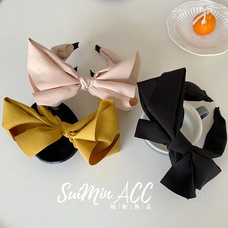 Повязка на голову женская с большим бантом, однотонный Бандаж с широкими боками, аксессуар на голову в Корейском стиле, весенний головной уб...
Повязка на голову женская с большим бантом, однотонный Бандаж с широкими боками, аксессуар на голову в Корейском стиле, весенний головной уб...