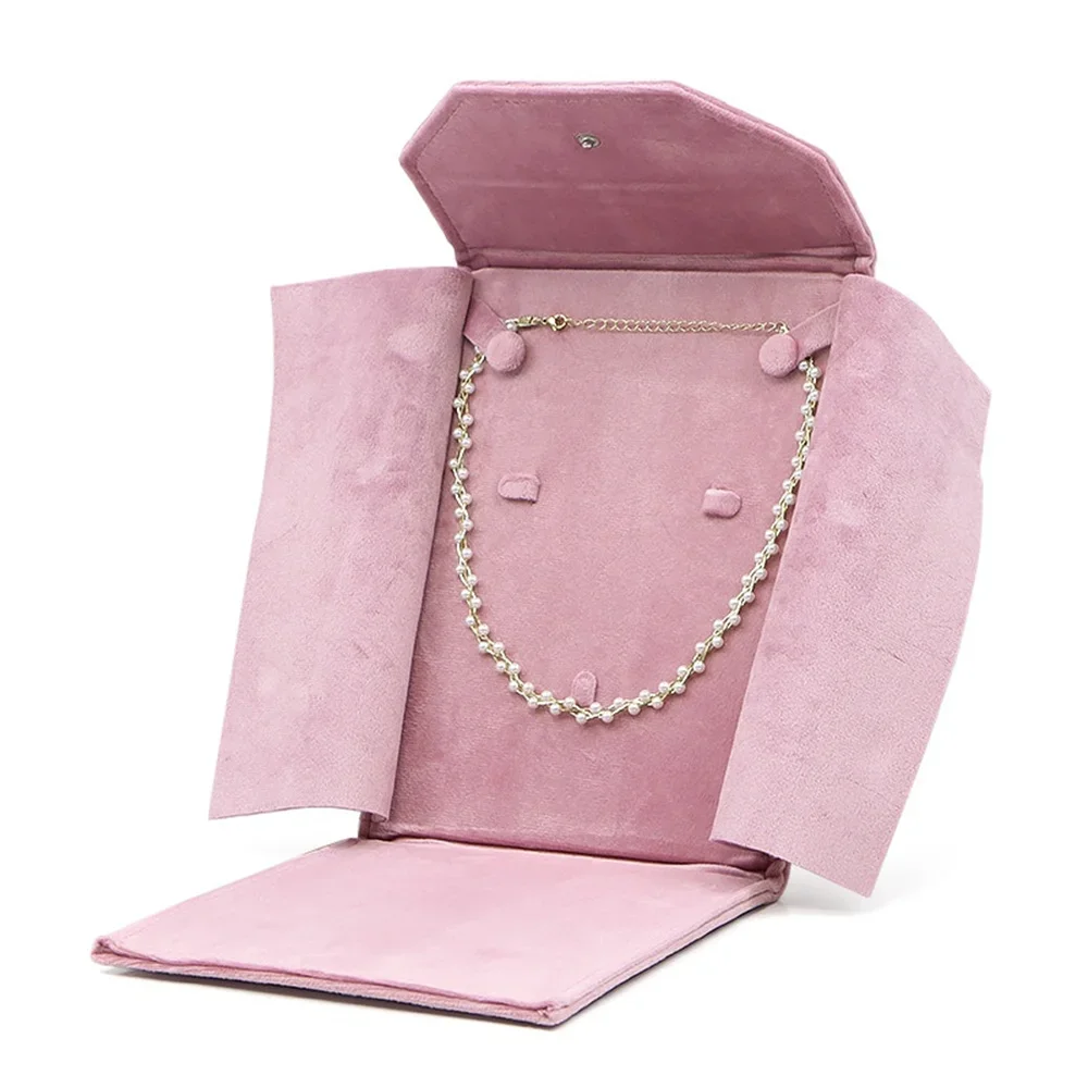 Бархатный органайзер для украшений
Бархатный органайзер для украшений