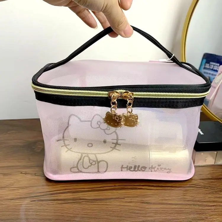 TAKARA TOMY 2022 New Cartoon HelloKitty Portable Cosmetic Bag Portable Cute Girl Heart Mesh Storage Bag
TAKARA TOMY 2022 New Cartoon HelloKitty Portable Cosmetic Bag Portable Cute Girl Heart Mesh Storage Bag