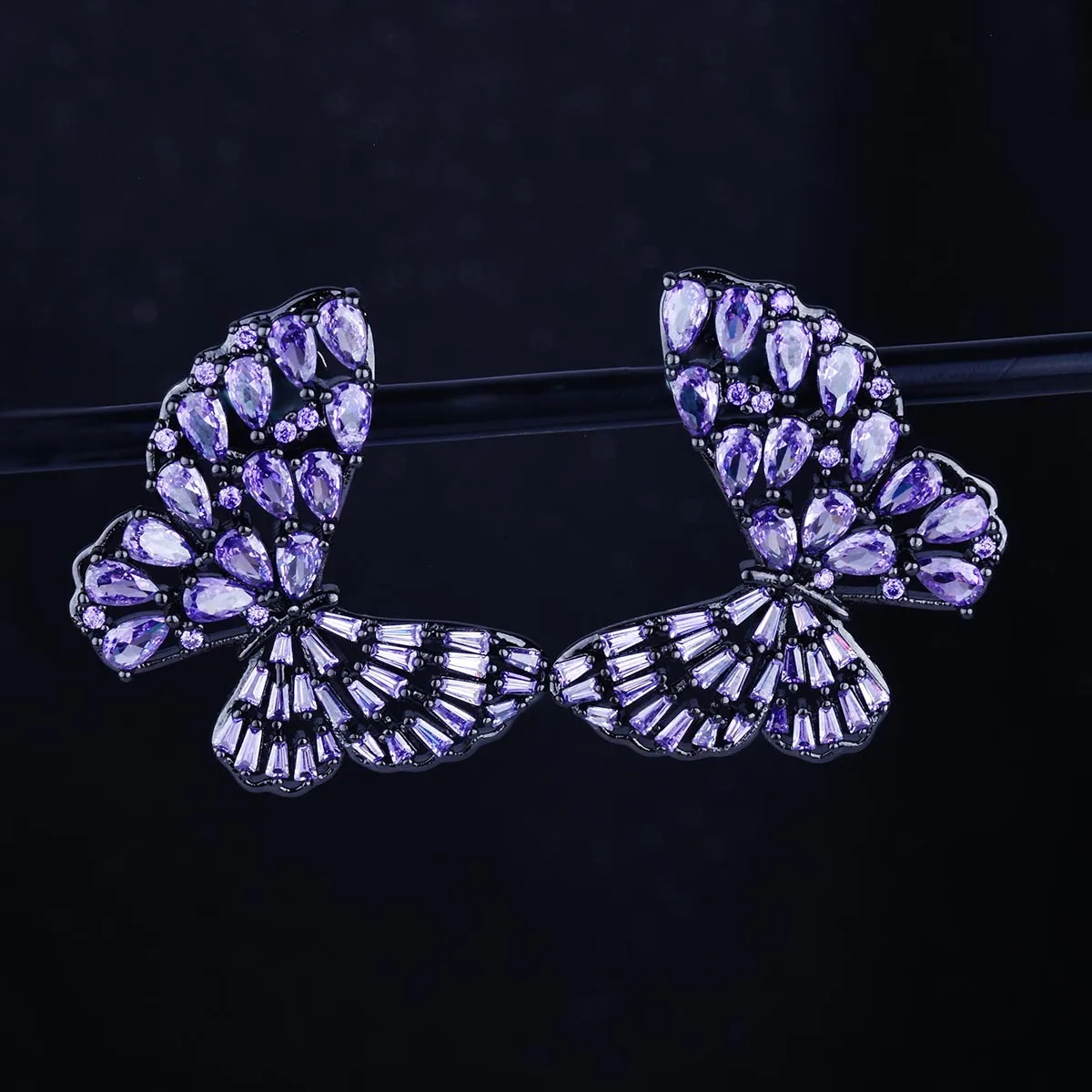 2023 New Trend Butterfly Design Purple Zircon Earrings Women's Korean Fashion Exquisite Jewelry 925 Silver Needle Stud Earring
2023 New Trend Butterfly Design Purple Zircon Earrings Women's Korean Fashion Exquisite Jewelry 925 Silver Needle Stud Earring