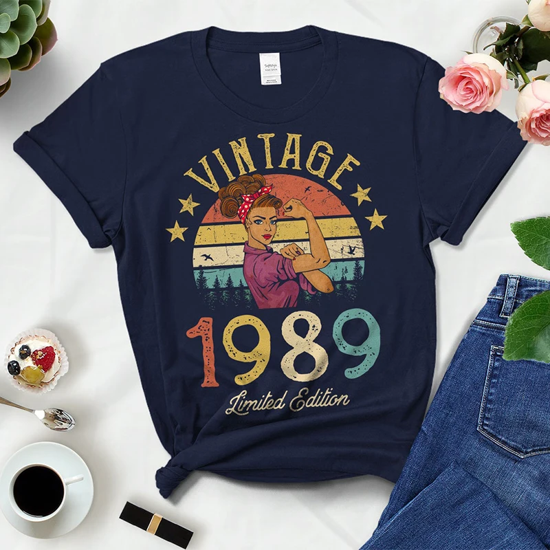 Футболка женская винтажная в ретро стиле, лимитированный выпуск 1989, модный топ в вечерние ле ретро для дня рождения 34 года
Футболка женская винтажная в ретро стиле, лимитированный выпуск 1989, модный топ в вечерние ле ретро для дня рождения 34 года