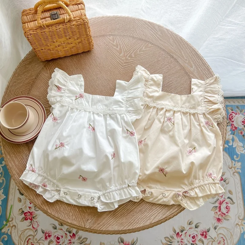 2022 Summer Baby Clothes Floral Embroidery Girls Laca Patchwork Flying Sleeve Bodysuits Toddler Cotton One Piece Clothing
2022 Summer Baby Clothes Floral Embroidery Girls Laca Patchwork Flying Sleeve Bodysuits Toddler Cotton One Piece Clothing