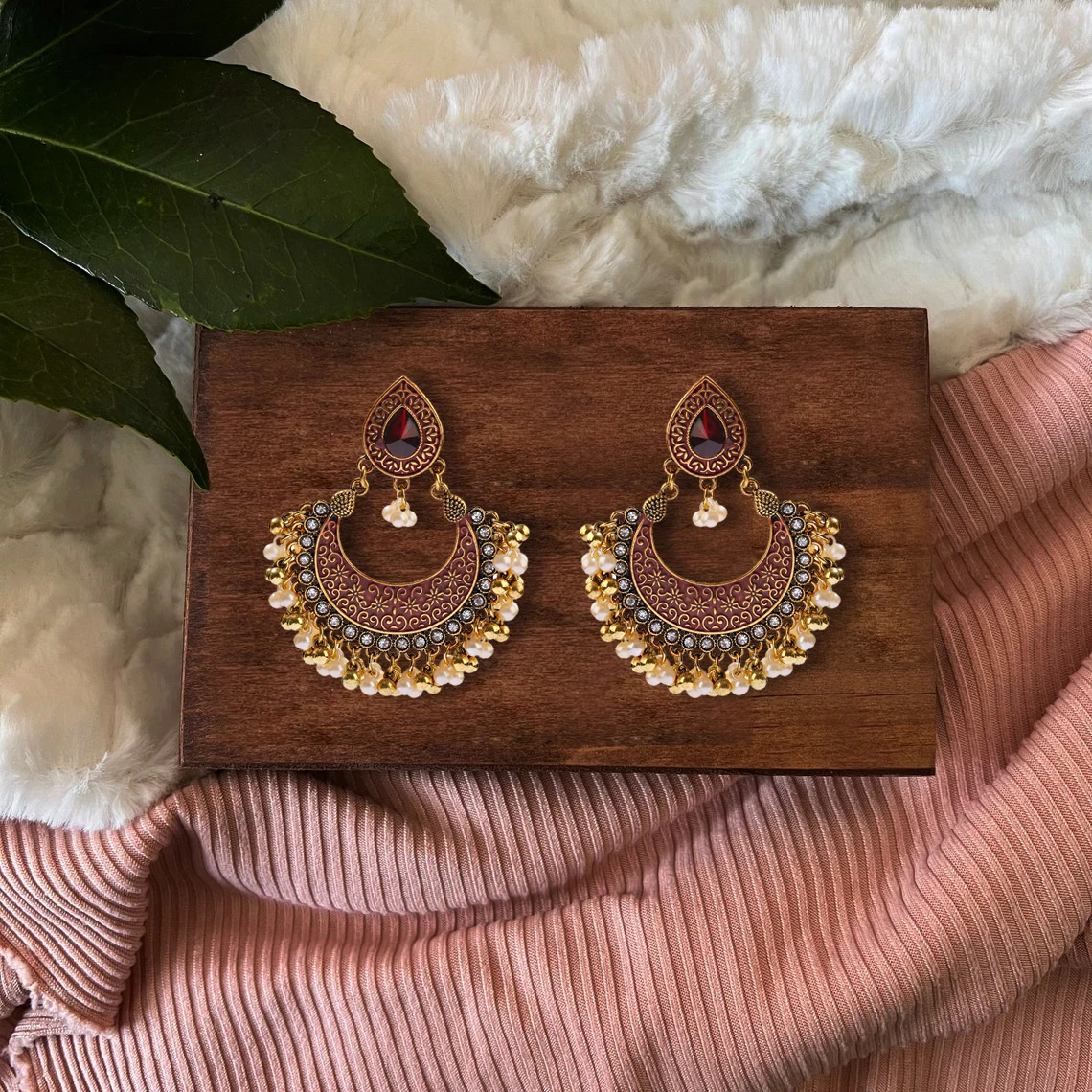 Moon alloy earrings exaggerated retro Indian style hollow bell pendant design earrings
Moon alloy earrings exaggerated retro Indian style hollow bell pendant design earrings