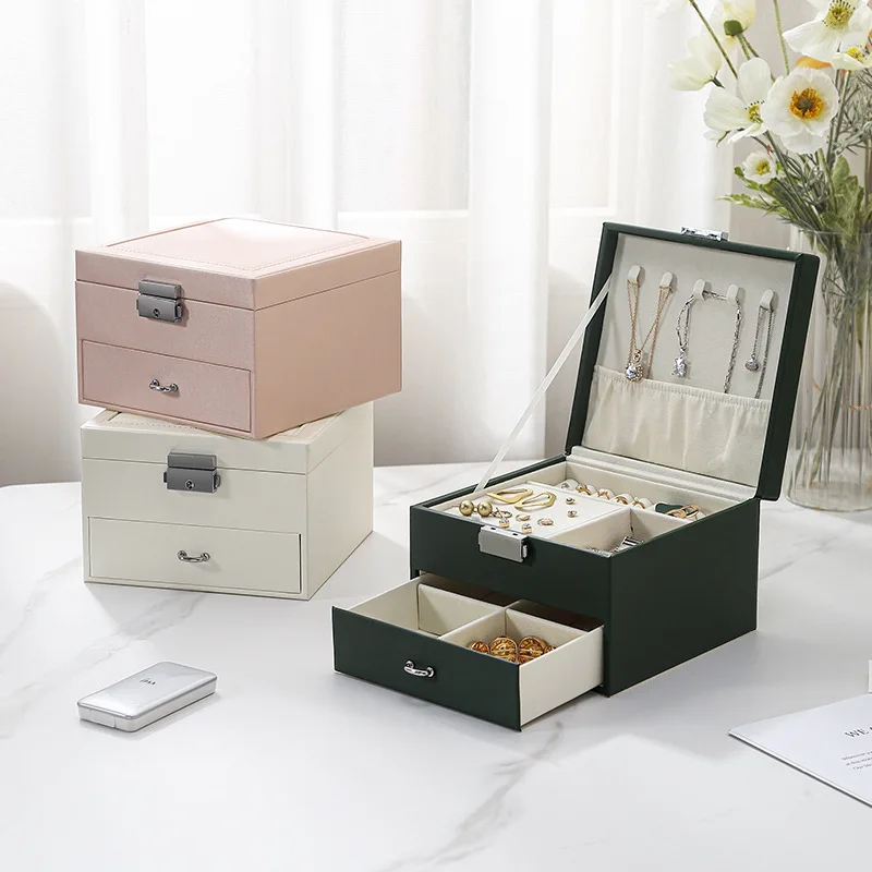 Новинка 2023, двухслойная шкатулка для ювелирных изделий из искусственной кожи, шкатулка для сережек, колец, ожерелий, шкатулка для хранения ювелирных изделий, большая шкатулка с держателем, подарочная коробка
Новинка 2023, двухслойная шкатулка для ювелирных изделий из искусственной кожи, шкатулка для сережек, колец, ожерелий, шкатулка для хранения ювелирных изделий, большая шкатулка с держателем, подарочная коробка