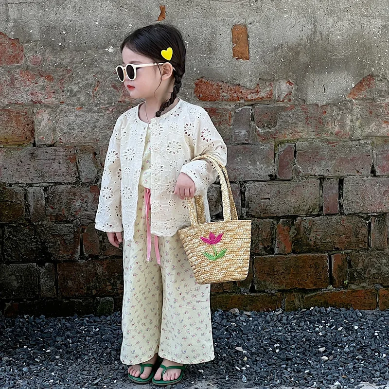2022 Summer Korean Girls Embroidered Hollow Long Sleeved Sun Protection Jacket Children Coat
2022 Summer Korean Girls Embroidered Hollow Long Sleeved Sun Protection Jacket Children Coat