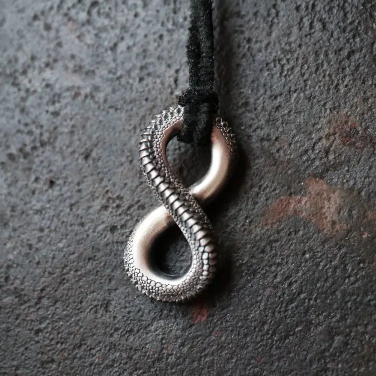 Новинка 2022, ожерелье в стиле ретро с рисунком тотемная Подвеска для женщин и мужчин, подарочные украшения оптом
Новинка 2022, ожерелье в стиле ретро с рисунком тотемная Подвеска для женщин и мужчин, подарочные украшения оптом