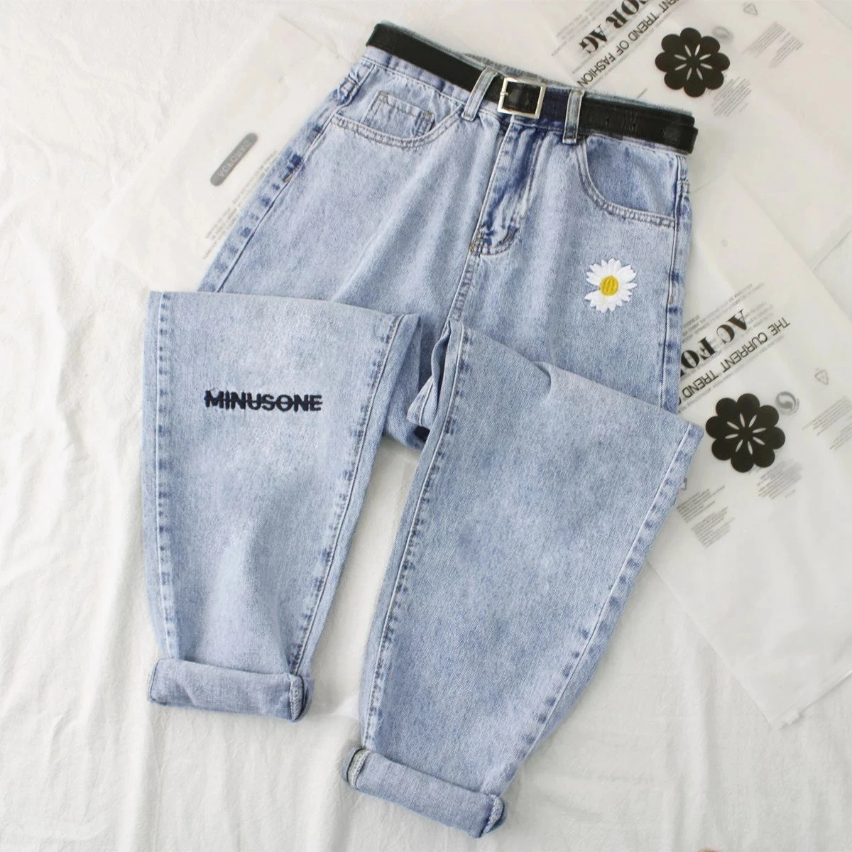 Richkeda Store Oversize Denim Harem Trousers Mujer Vintage Casual Jeans Straight Women Pant Daisy Embroidery Denim Jean Women
Richkeda Store Oversize Denim Harem Trousers Mujer Vintage Casual Jeans Straight Women Pant Daisy Embroidery Denim Jean Women