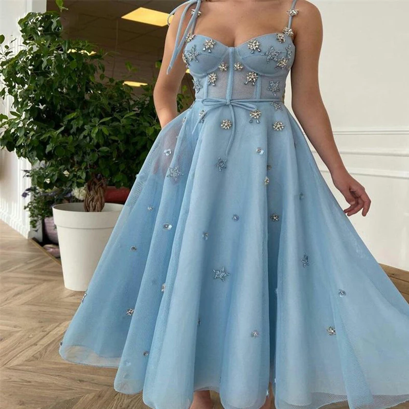 Elegant Blue Tulle Evening Dress Lace Crystal Applique Prom Dress Sling Sleeveless Sweetheart Pleated Party Dress
Elegant Blue Tulle Evening Dress Lace Crystal Applique Prom Dress Sling Sleeveless Sweetheart Pleated Party Dress