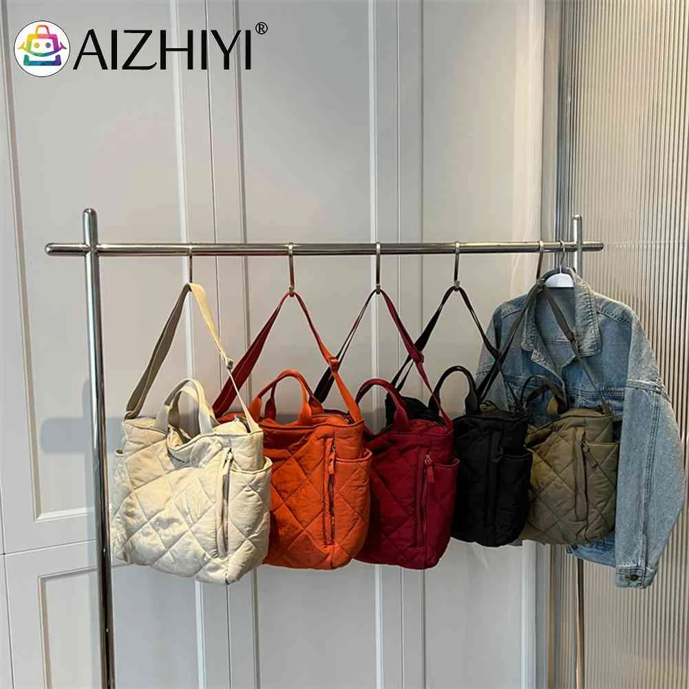 Autumn Winter Shoulder Bag Large Capacity Quilted Cotton-padded Bag Rhombic Lattice Solid Color Fashion Soft for Street Shopping
Autumn Winter Shoulder Bag Large Capacity Quilted Cotton-padded Bag Rhombic Lattice Solid Color Fashion Soft for Street Shopping