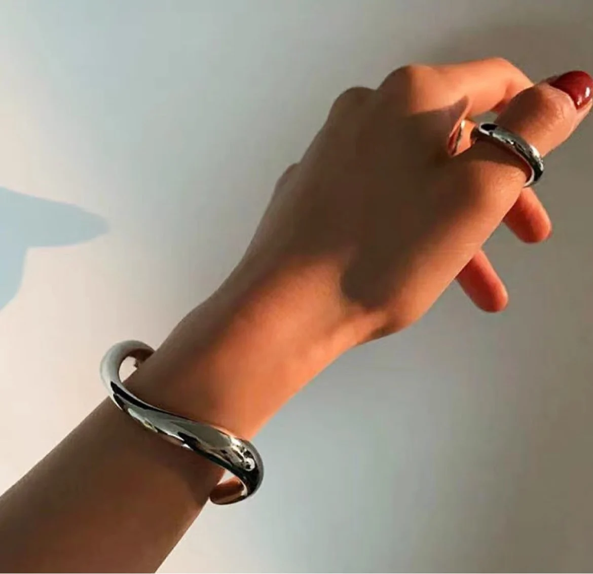 Brass With 18K Wave Solid Statement Bracelet Bangle Women Jewelry Designer T Show Runway Gown Rare INS
Brass With 18K Wave Solid Statement Bracelet Bangle Women Jewelry Designer T Show Runway Gown Rare INS