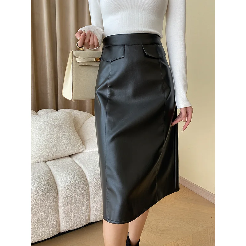 Simple and stylish autumn and winter French draping high waist A-line leather skirt
Simple and stylish autumn and winter French draping high waist A-line leather skirt