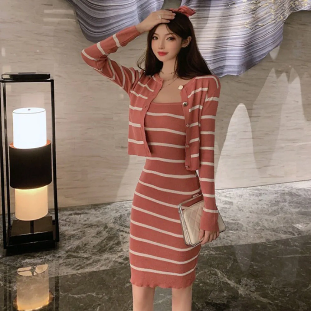 Spring/Summer 2022 Elegant Striped Long Sleeve Knitted Sweater Cardigan+Spaghetti Strap Bodycon Midi Dress Women Two Pieces Sets
Spring/Summer 2022 Elegant Striped Long Sleeve Knitted Sweater Cardigan+Spaghetti Strap Bodycon Midi Dress Women Two Pieces Sets