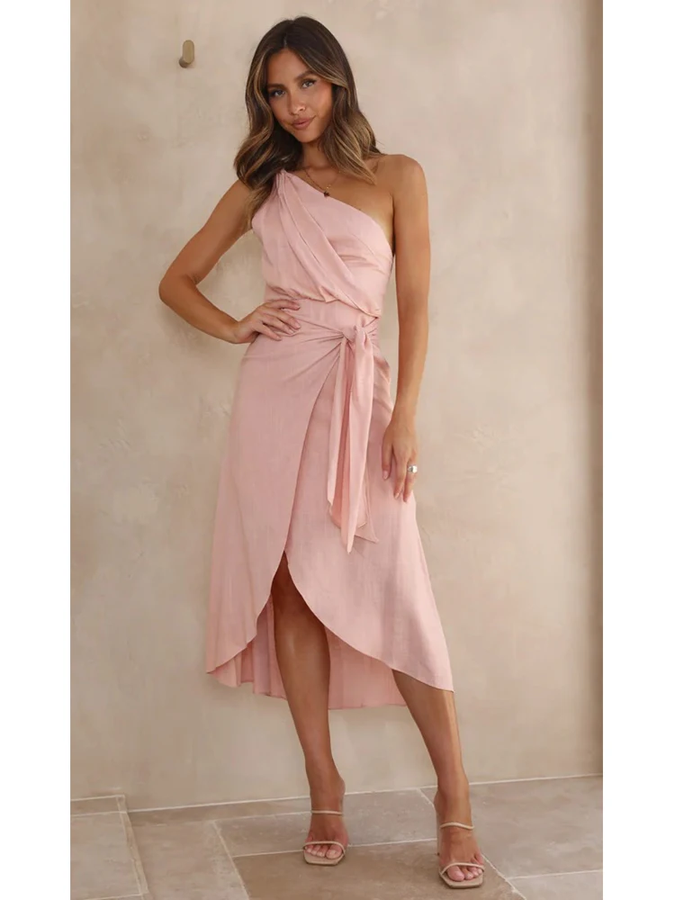 Женское летнее пляжное платье на одно плечо, с бантом
Женское летнее пляжное платье на одно плечо, с бантом