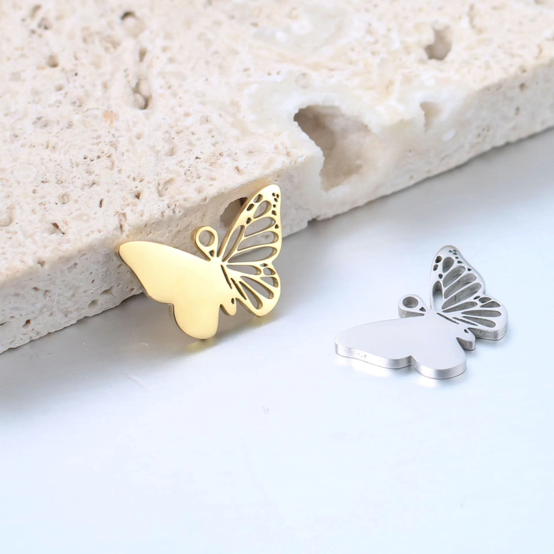 WANGAIYAO Stainless Steel Mirror creative hollowed out Butterfly Ornament Accessories DIY personality simple bracelet necklace s
WANGAIYAO Stainless Steel Mirror creative hollowed out Butterfly Ornament Accessories DIY personality simple bracelet necklace s