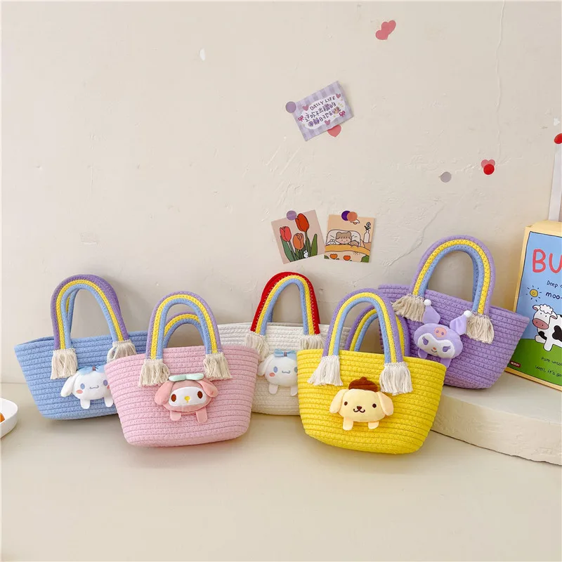 Sanrio милый мультфильм Cinnamoroll Kuromi My Melody Kawaii аниме Радуга портативная соломенная плюшевая кукла портативная Повседневная сумка подарок новинка
Sanrio милый мультфильм Cinnamoroll Kuromi My Melody Kawaii аниме Радуга портативная соломенная плюшевая кукла портативная Повседневная сумка подарок новинка