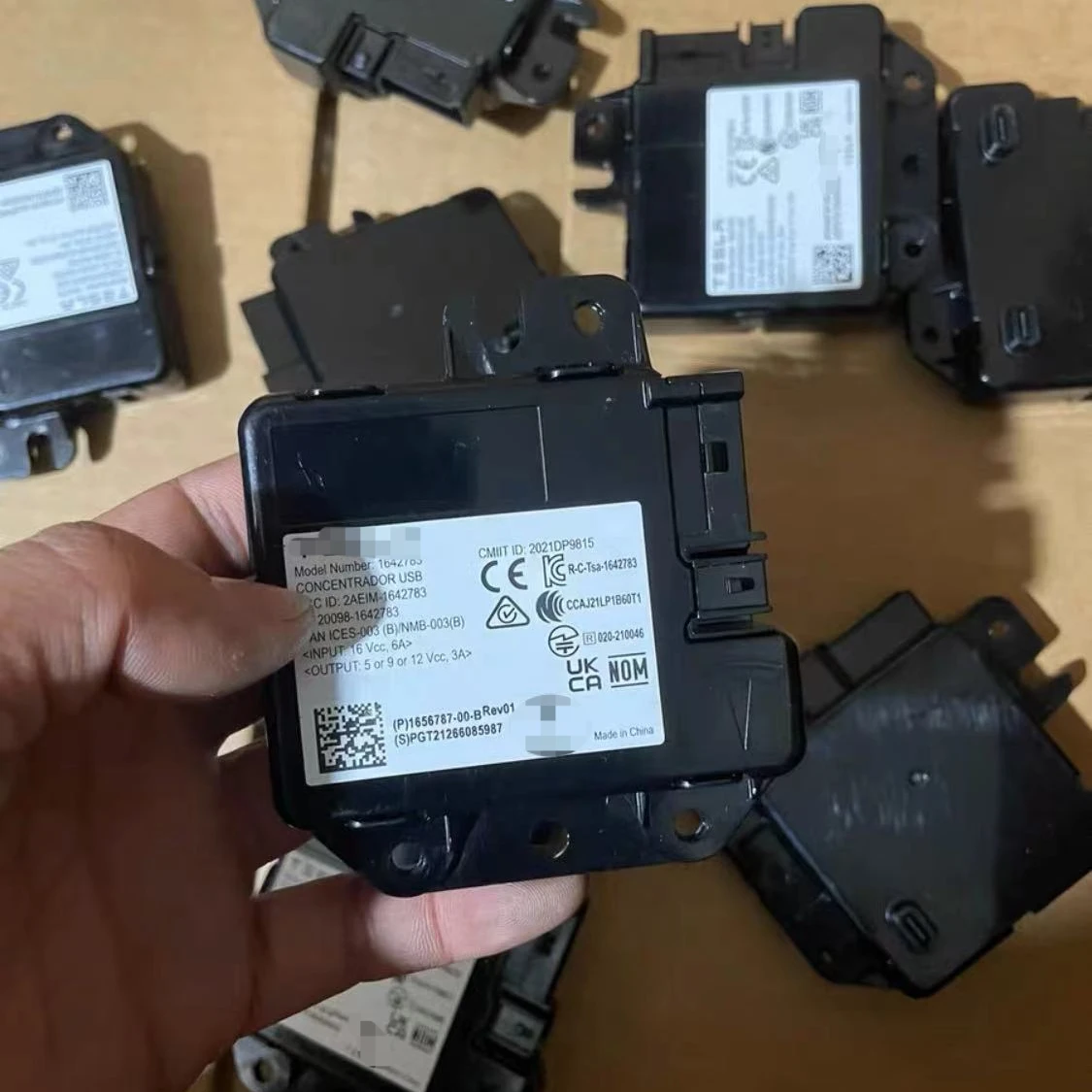 Tesla Model3 ModelY Armrest Box Data Transmission USB Interface Type-C Charging Port Original Accessories
Tesla Model3 ModelY Armrest Box Data Transmission USB Interface Type-C Charging Port Original Accessories
