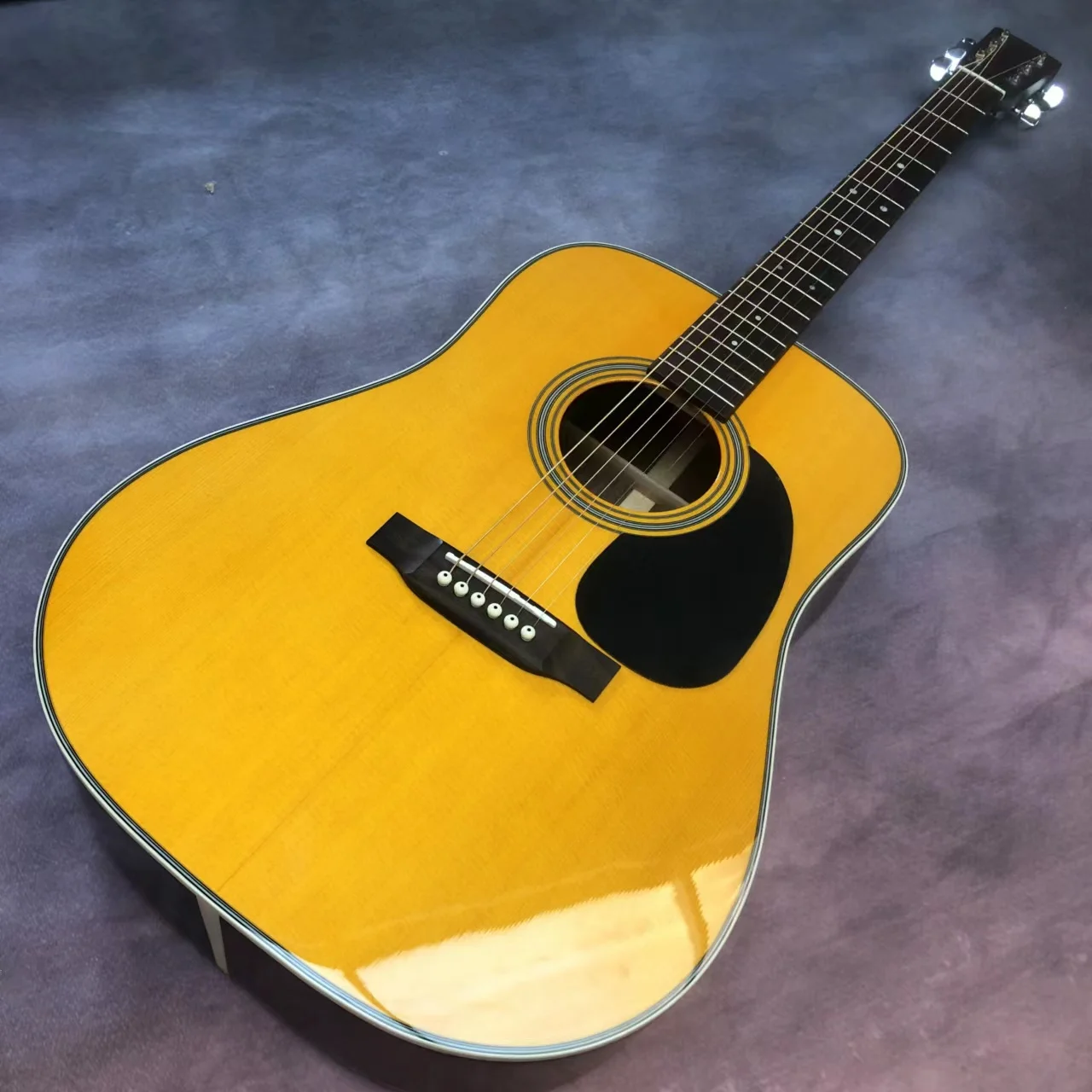 2023 41 "D barrel original corner face yellow solid wood throwing face acoustic acoustic guitar
2023 41 "D barrel original corner face yellow solid wood throwing face acoustic acoustic guitar