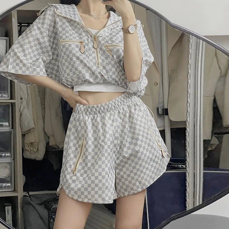 Women's Summer Shorts Suit Plaid Hooded Short Sleeve Tops Shorts Two Piece Set Rash Guards Female Outfits Fashion Clothing
Women's Summer Shorts Suit Plaid Hooded Short Sleeve Tops Shorts Two Piece Set Rash Guards Female Outfits Fashion Clothing