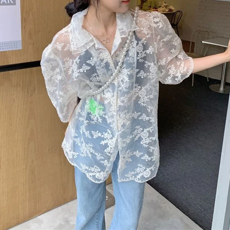 Loose Gauze Hollow Out Single-breasted French Top 2022 Summer Women Translucent Casual Beach Style Elbow Sleeve Lace T-shirt
Loose Gauze Hollow Out Single-breasted French Top 2022 Summer Women Translucent Casual Beach Style Elbow Sleeve Lace T-shirt