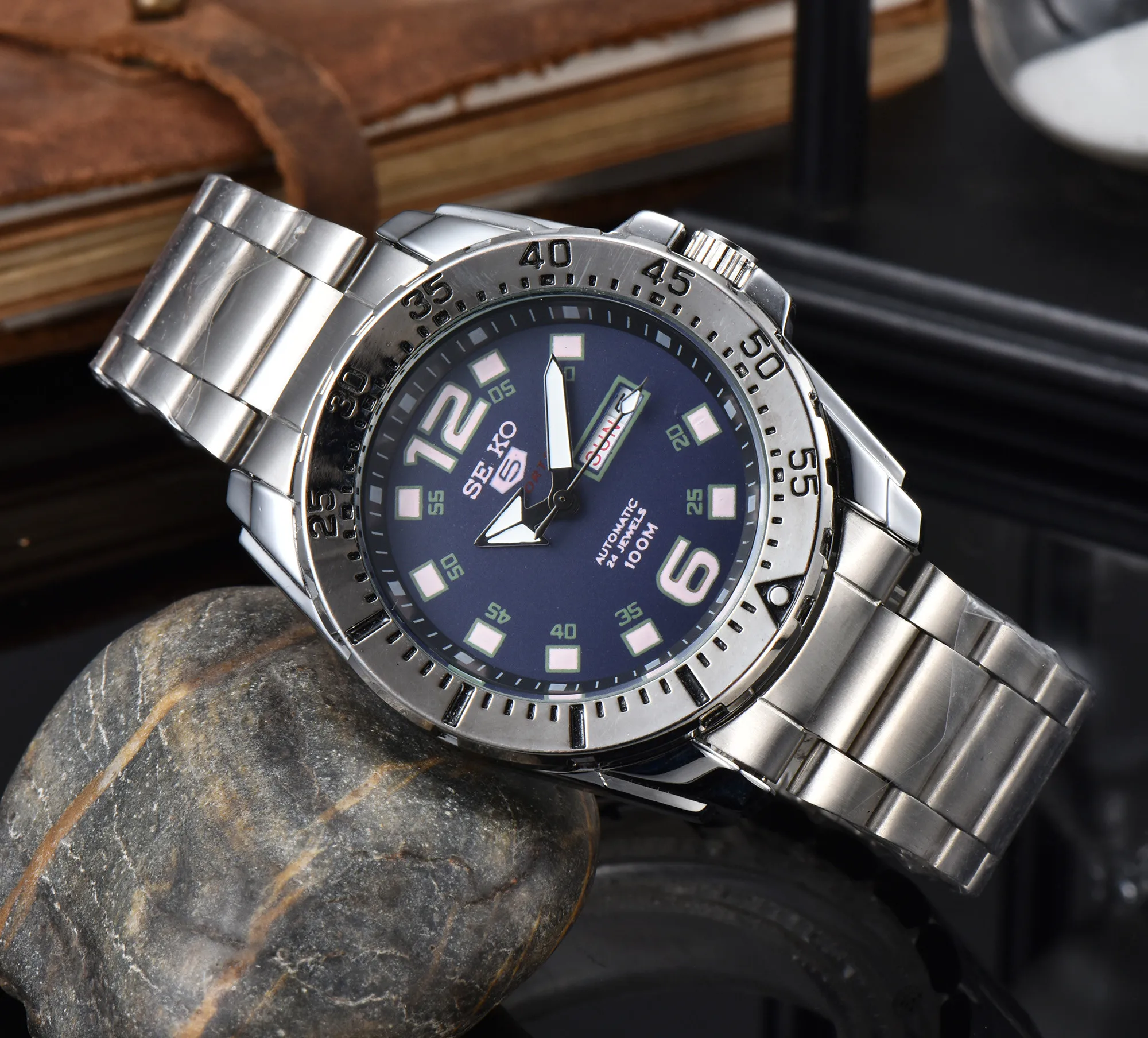 Новинка 2022, роскошный бренд Seiko, лучшие деловые спортивные кварцевые часы с немеханической стальной лентой и силиконовой лентой, календарем
Новинка 2022, роскошный бренд Seiko, лучшие деловые спортивные кварцевые часы с немеханической стальной лентой и силиконовой лентой, календарем