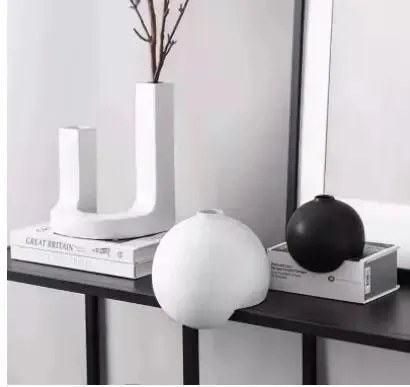 Right Angle Spherical Ceramic Vase Desk Decoration Creative Vases Decorative Flowers Pots Flower Arrangement Modern Home Decor
Right Angle Spherical Ceramic Vase Desk Decoration Creative Vases Decorative Flowers Pots Flower Arrangement Modern Home Decor