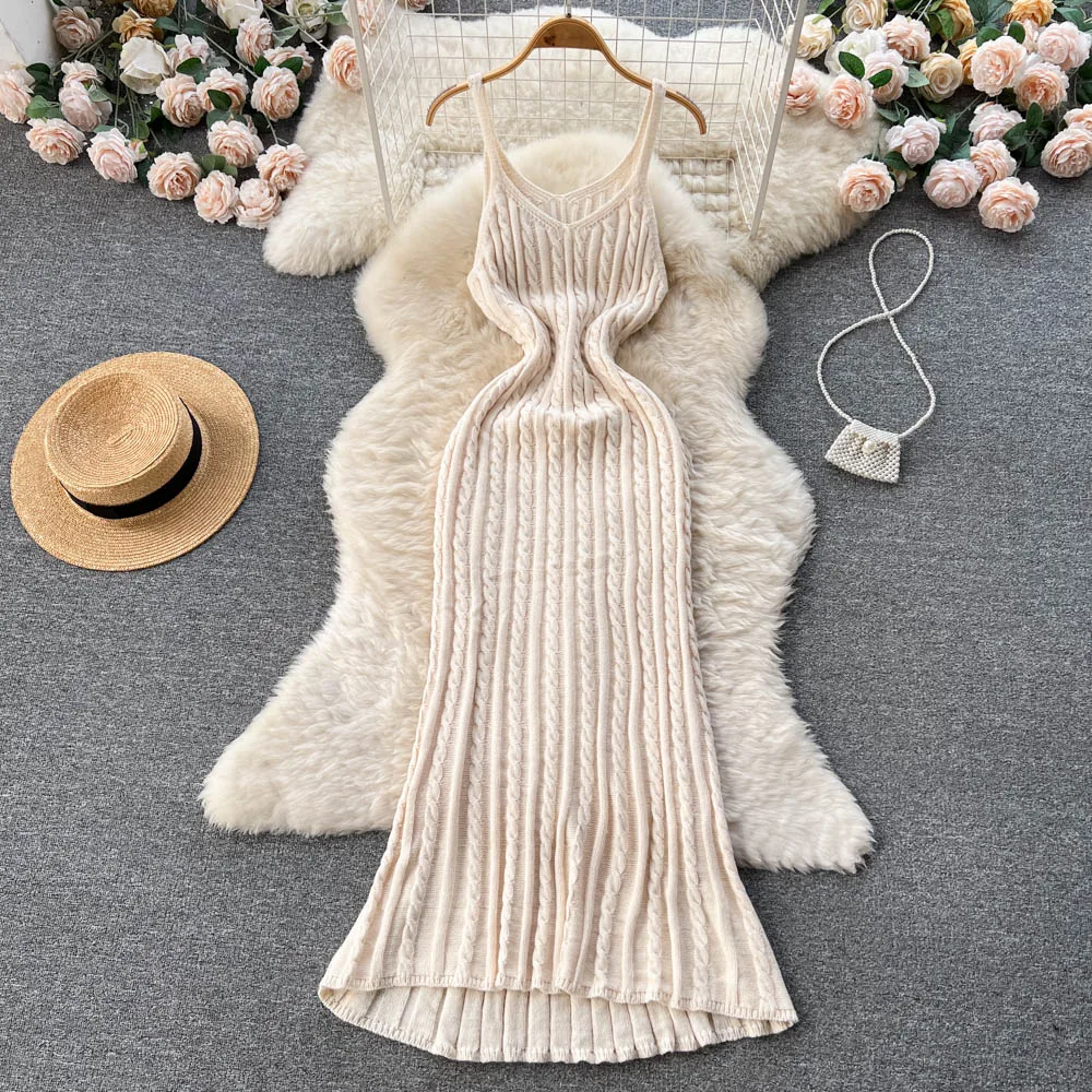 Autumn and Winter Korea French Twist V-neck Hem Hip Knee-length Halter Dress
Autumn and Winter Korea French Twist V-neck Hem Hip Knee-length Halter Dress