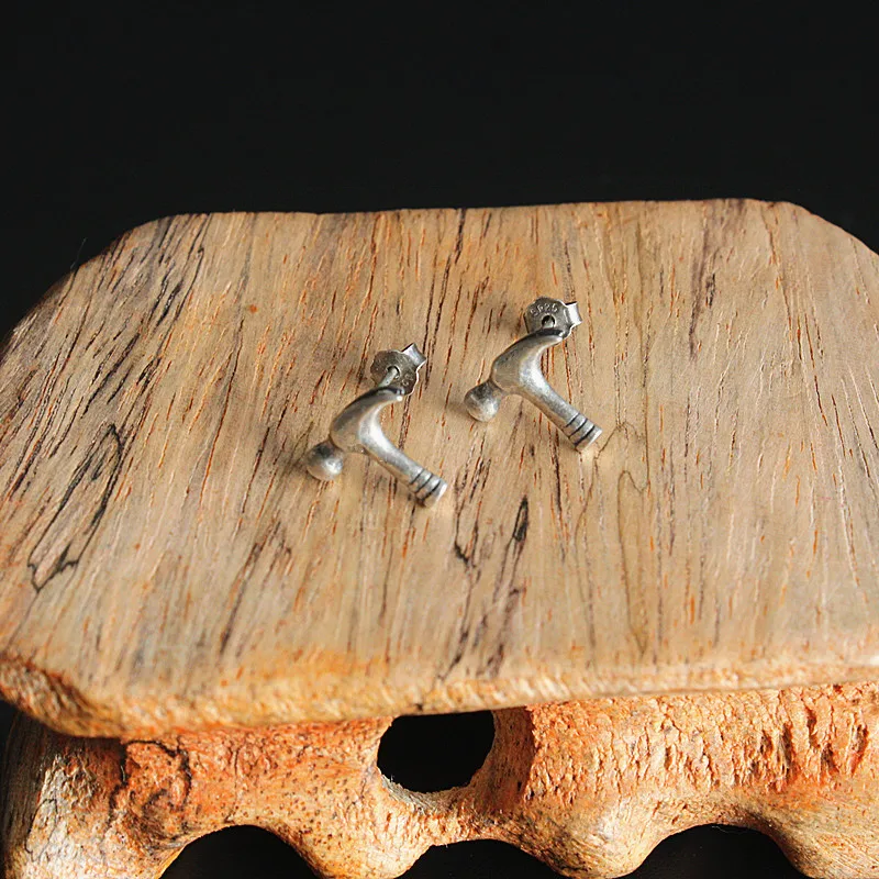 2023 New Vintage Silver Colour Stud Hammer Earrings Simple Personality Unisex Earrings Punk Jewelry Accessories Gift
2023 New Vintage Silver Colour Stud Hammer Earrings Simple Personality Unisex Earrings Punk Jewelry Accessories Gift