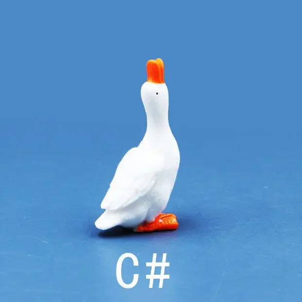 Фигурки гусей из пластика и смолы, белые 
Фигурки гусей из пластика и смолы, белые