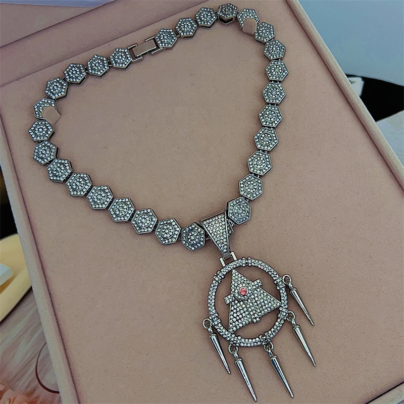 Iced Out Cuban Anime Game King Millennium Wisdom Wheel Triangle Pendant Necklace Women Jewelry Streetwear Hip Hop Jewelry Men
Iced Out Cuban Anime Game King Millennium Wisdom Wheel Triangle Pendant Necklace Women Jewelry Streetwear Hip Hop Jewelry Men