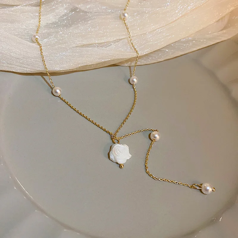 2022 Korean New Simple Pearl Flower Pendant Necklace Fashion Temperament Clavicle Chain Necklace Female Jewelry
2022 Korean New Simple Pearl Flower Pendant Necklace Fashion Temperament Clavicle Chain Necklace Female Jewelry