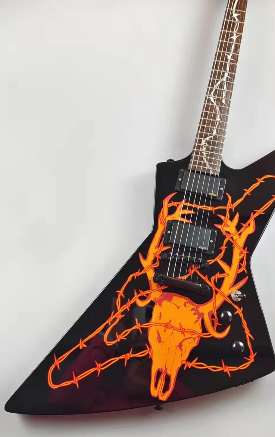 

Custom electric guitar, special-shaped electric guitar, black EMG active pickup, mahogany production, bright, spot, package