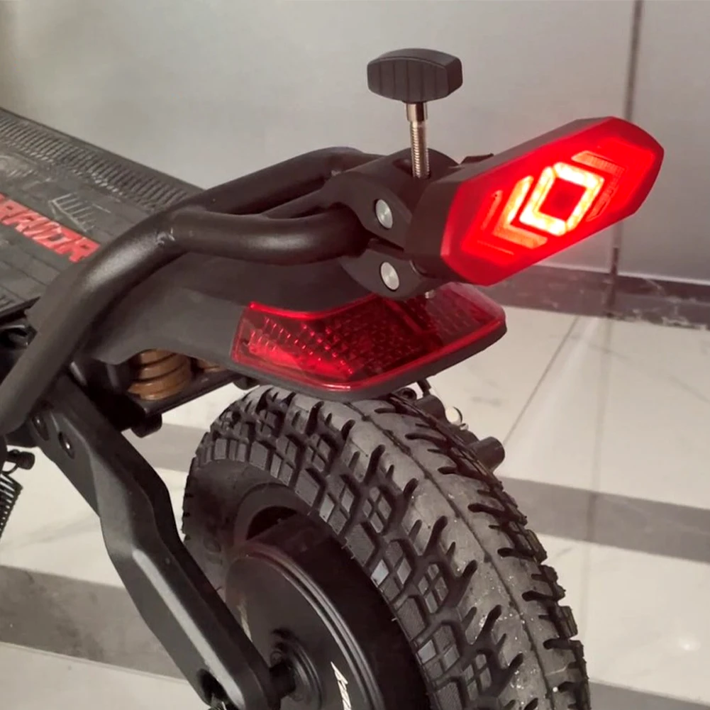 Rear Fender Turn Signal Large Clip Tail Light With Remote For Xiaomi M365 Electric Scooter USB Rechargeable Bicycle Accessories
Rear Fender Turn Signal Large Clip Tail Light With Remote For Xiaomi M365 Electric Scooter USB Rechargeable Bicycle Accessories