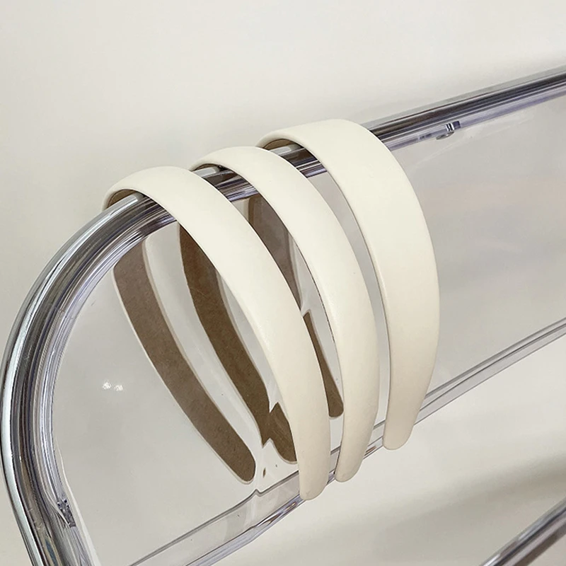 1PCS New Solid Colour Elegant Hair Band Temperament Girl Bundle Hair Band French Is Hundred Match Ladies Daily Wash Headband
1PCS New Solid Colour Elegant Hair Band Temperament Girl Bundle Hair Band French Is Hundred Match Ladies Daily Wash Headband