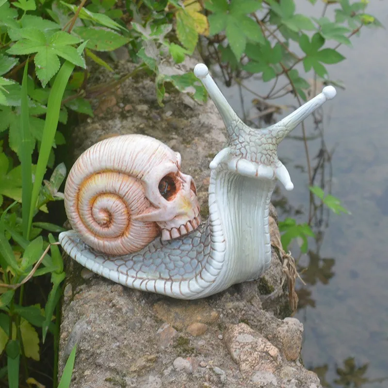 

Snail Skull Sculpture Gothic Decoration Snail Statue Patio Halloween Figurine Crafts Horror Skeleton Desktop Ornament Decor