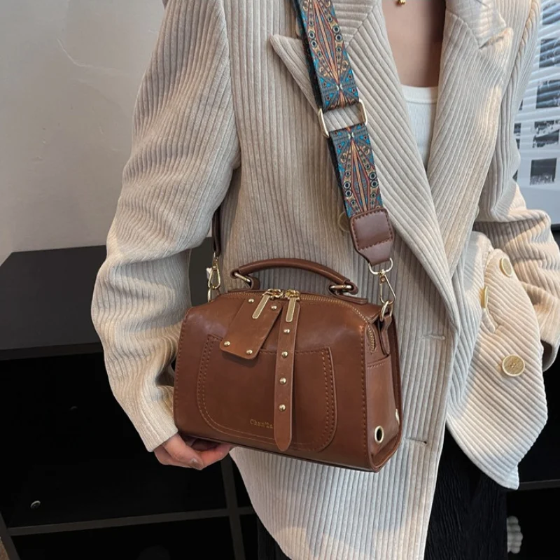 Women's Fashion Retro Casual Cross-body Wide Strap Single Shoulder Bag Portable Luxury Small Square Hand Bags for женский Bolsa
Women's Fashion Retro Casual Cross-body Wide Strap Single Shoulder Bag Portable Luxury Small Square Hand Bags for женский Bolsa