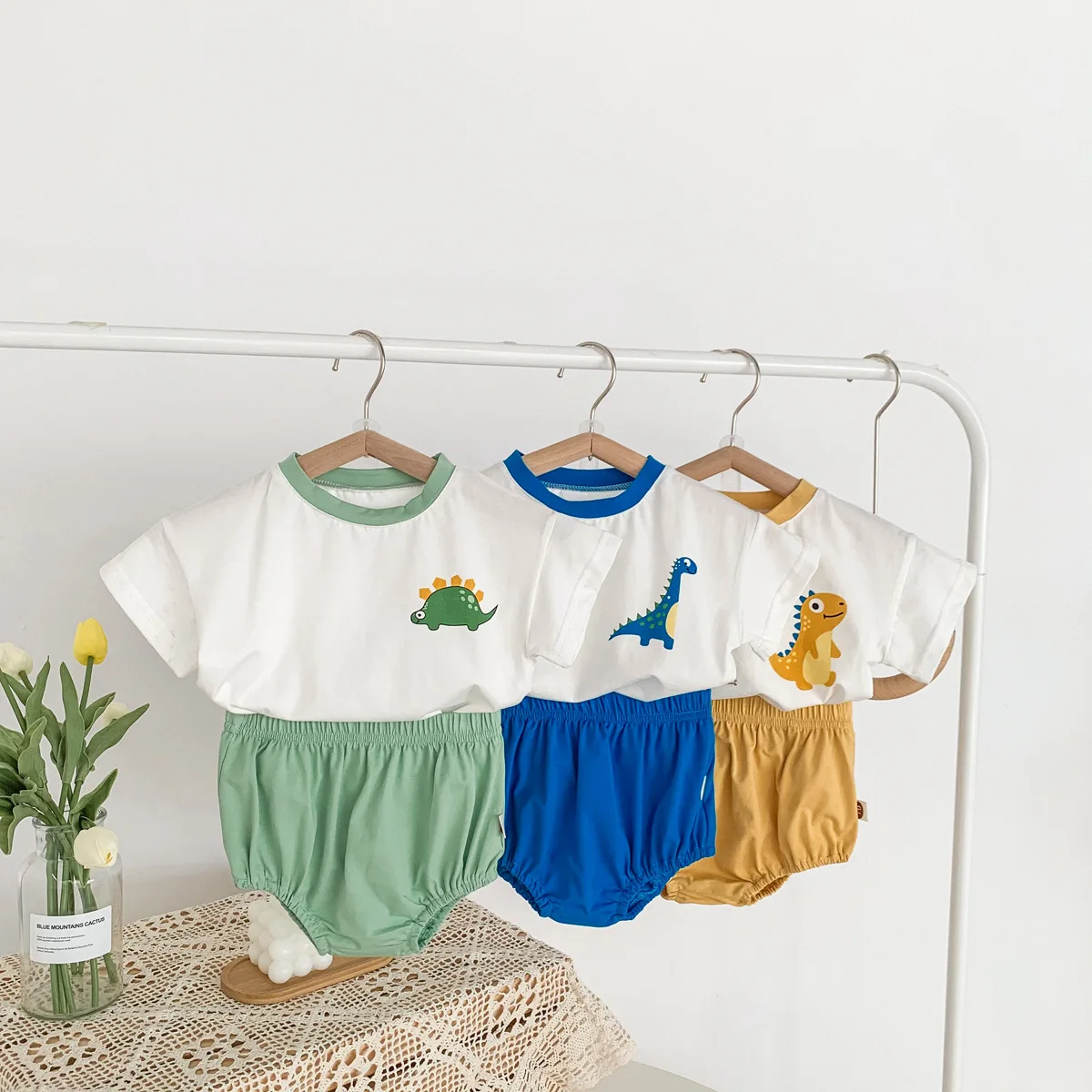 Summer Korean Baby Boys 2PCS Clothes Set Dinosaurs Printed Short Sleeve Cotton T-shirt Solid Triangle Shorts Infant Boys Outfits 
Summer Korean Baby Boys 2PCS Clothes Set Dinosaurs Printed Short Sleeve Cotton T-shirt Solid Triangle Shorts Infant Boys Outfits