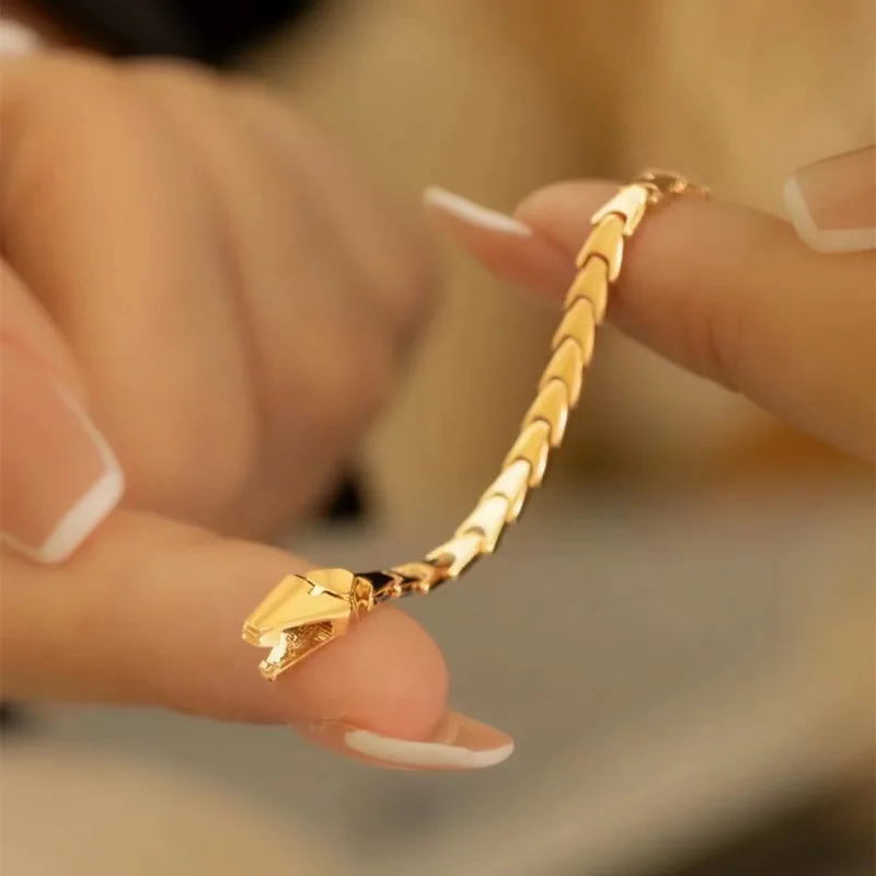 Adjustable Ring for Men Women New Chic SnakeTexture Opening Ring Fashion Jewelry Gold Color Vintage Gothic Punk Accessories Gift
Adjustable Ring for Men Women New Chic SnakeTexture Opening Ring Fashion Jewelry Gold Color Vintage Gothic Punk Accessories Gift