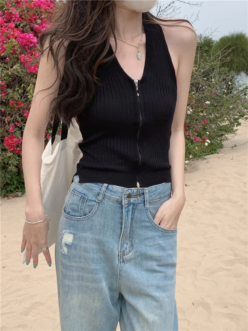 2023 summer clothes American Spice girls short inner V-neck hanging neck zipper suspender vest female
2023 summer clothes American Spice girls short inner V-neck hanging neck zipper suspender vest female