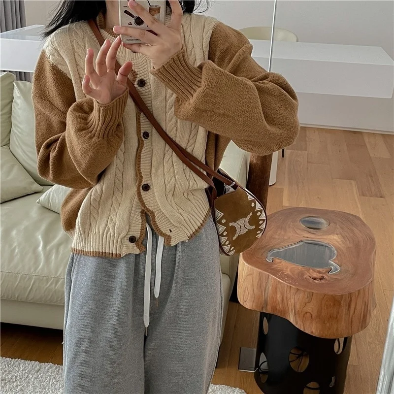 Fashion Tops Chic Contrast Color Knitted Cardigan Women's Coat 2022 Early Autumn New Design Sense Niche Sweater Top
Fashion Tops Chic Contrast Color Knitted Cardigan Women's Coat 2022 Early Autumn New Design Sense Niche Sweater Top