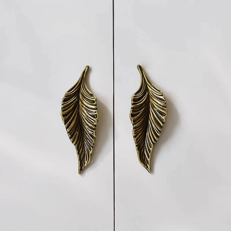 Nordic Style Furniture Handle Creative Vintage Leaves Knobs Kitchen Wardrobe Cabinet Knobs Drawer Door Solid Luxury Handles
Nordic Style Furniture Handle Creative Vintage Leaves Knobs Kitchen Wardrobe Cabinet Knobs Drawer Door Solid Luxury Handles