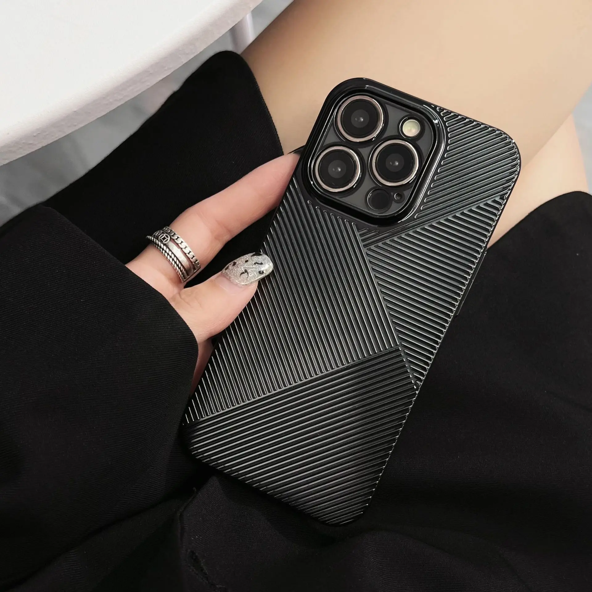 Twill Carbon Fiber Pattern is Suitable For iPhone14 13Promax Ultra-Thin Simple Frosted Anti-Drop High-end Protective Cover Mobil
Twill Carbon Fiber Pattern is Suitable For iPhone14 13Promax Ultra-Thin Simple Frosted Anti-Drop High-end Protective Cover Mobil