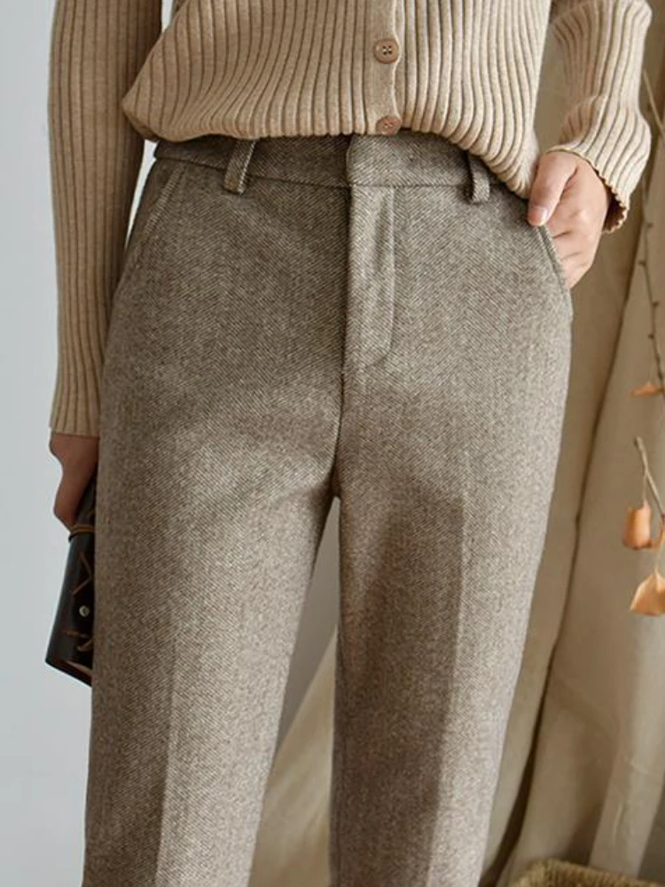 Шерстяные брюки для женщин на осень и зиму, повседневные брюки с высокой талией в елочку, свободные прямые теплые укороченные брюки цвета хаки
Шерстяные брюки для женщин на осень и зиму, повседневные брюки с высокой талией в елочку, свободные прямые теплые укороченные брюки цвета хаки