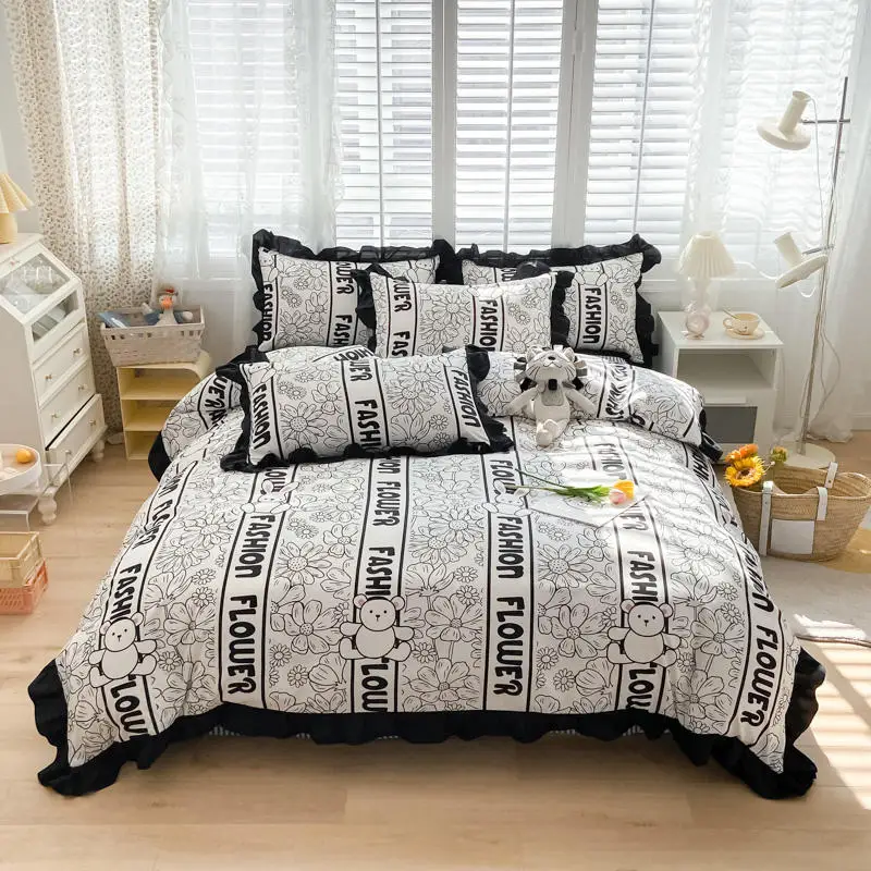 Черно-синий комплект постельного белья из хлопка с пододеяльником и наволочкой 
Черно-синий комплект постельного белья из хлопка с пододеяльником и наволочкой